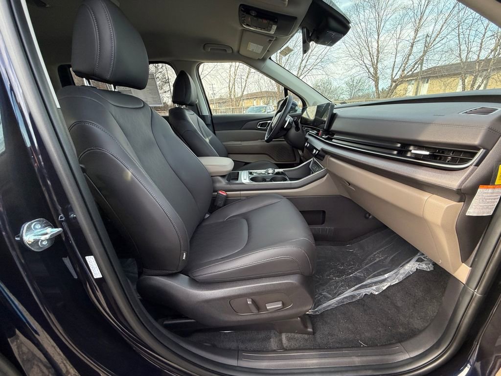 New 2026 Kia Carnival EX FWD image 28