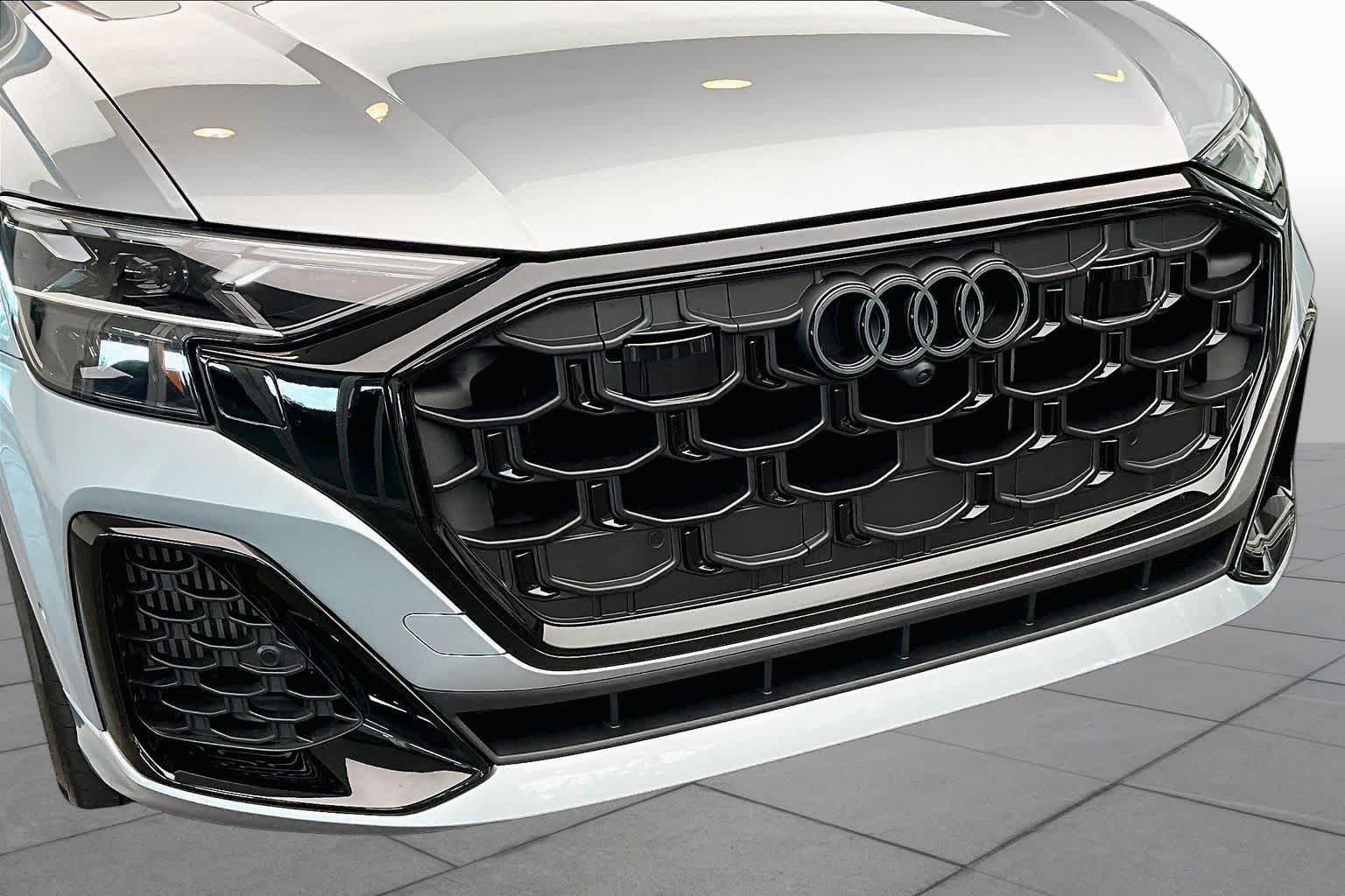 Certified 2026 Audi Q8 Prestige AWD/4WD image 32