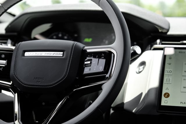New 2026 Land Rover Range Rover Velar S AWD/4WD image 21