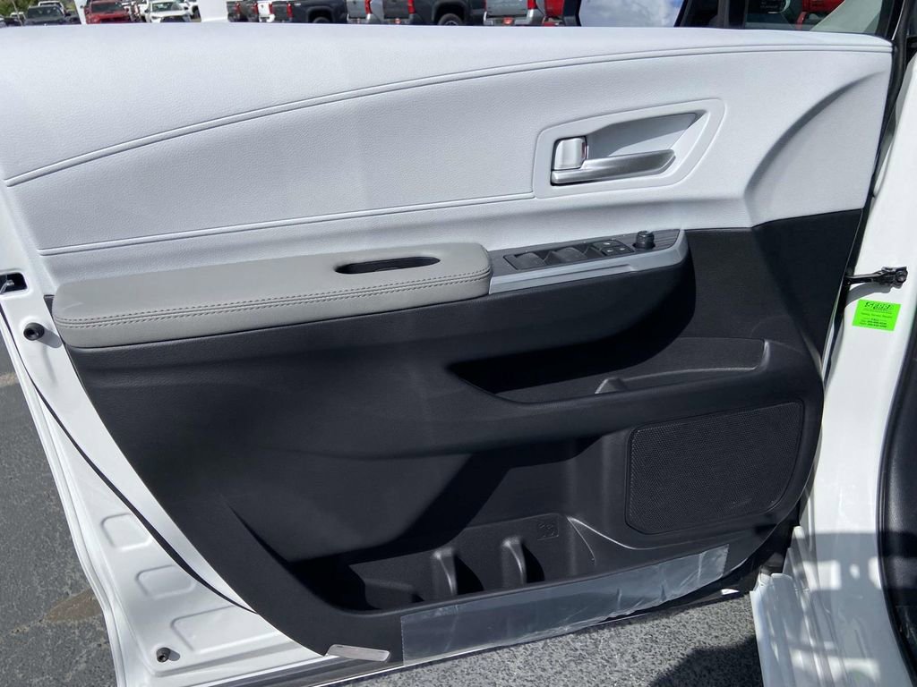New 2026 Toyota Sienna XLE image 18