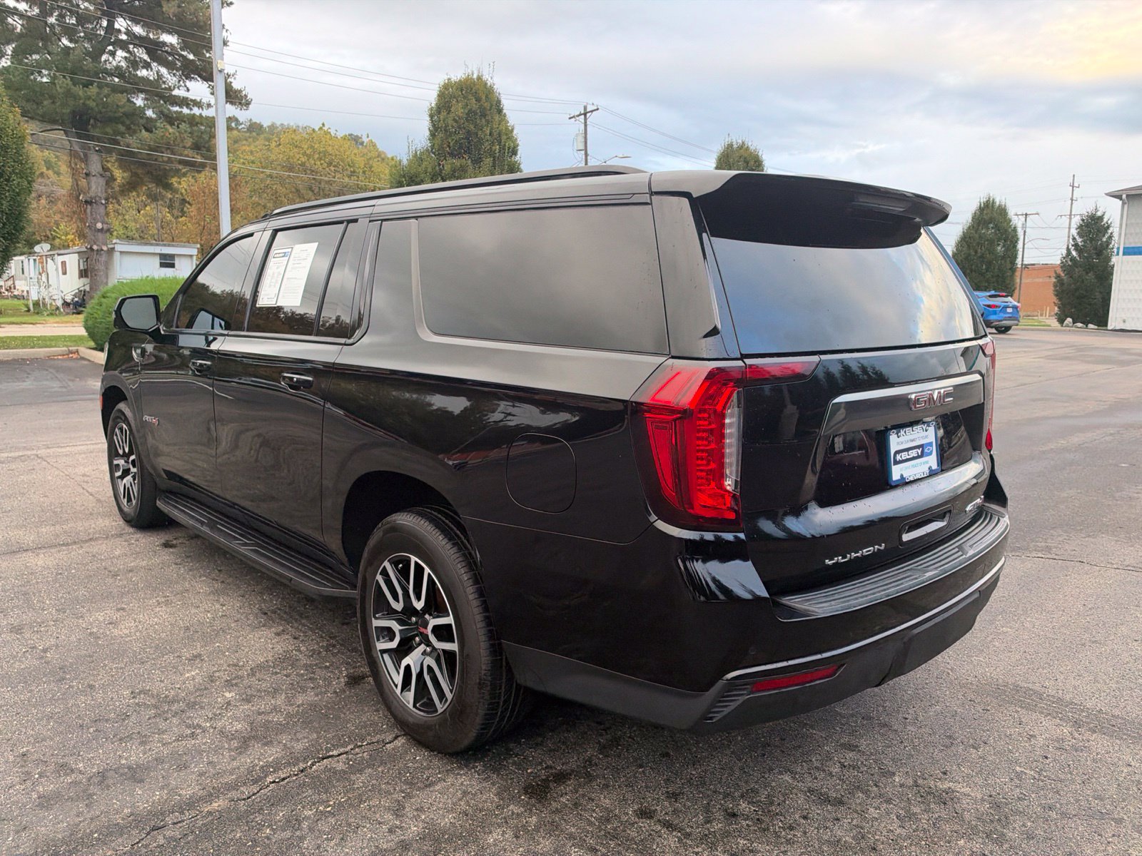 Used 2021 GMC Yukon XL AT4 w/ Rear Media and Nav Package AWD/4WD image 3