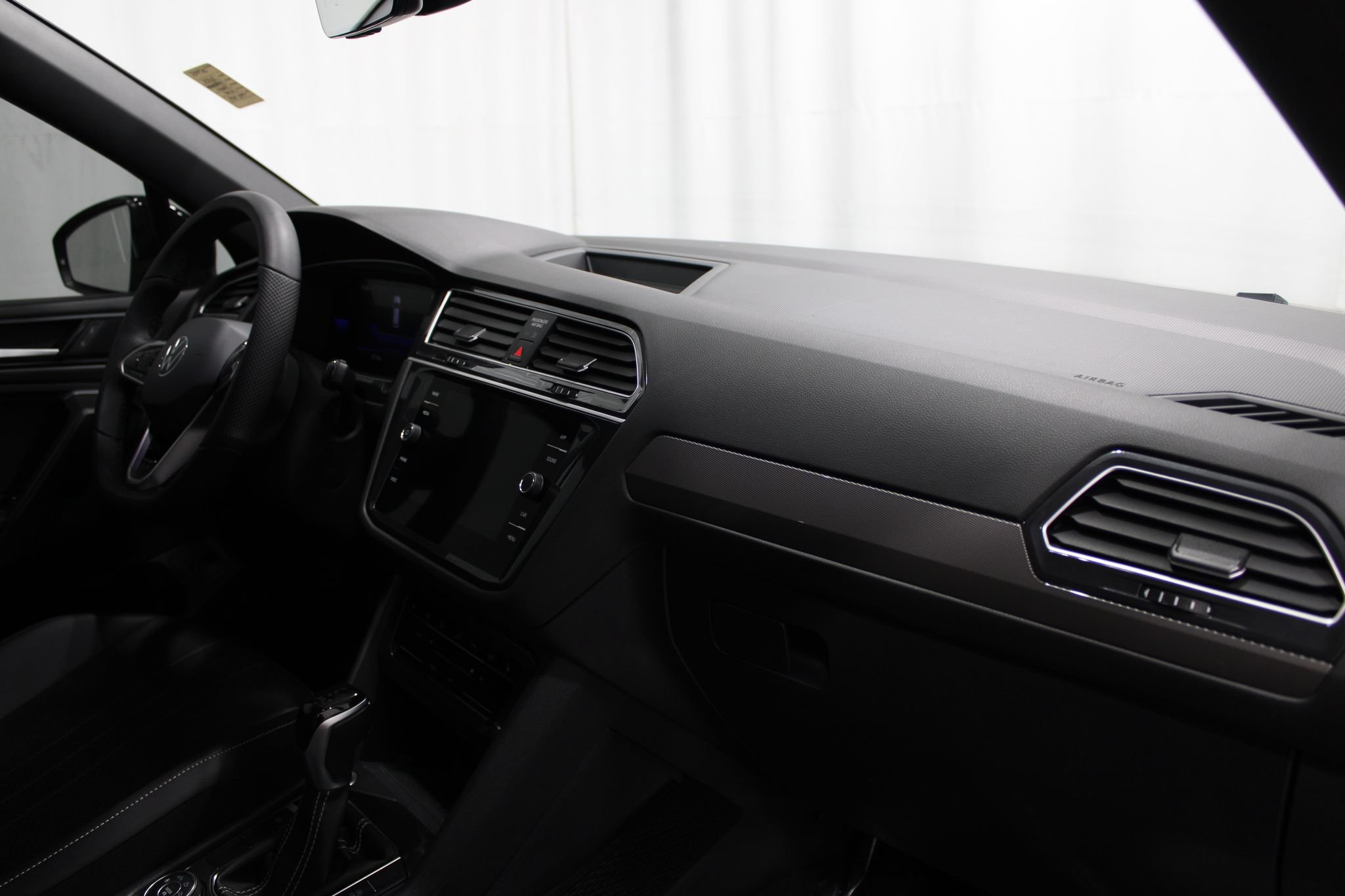Used 2024 Volkswagen Tiguan SE R-Line AWD/4WD image 26