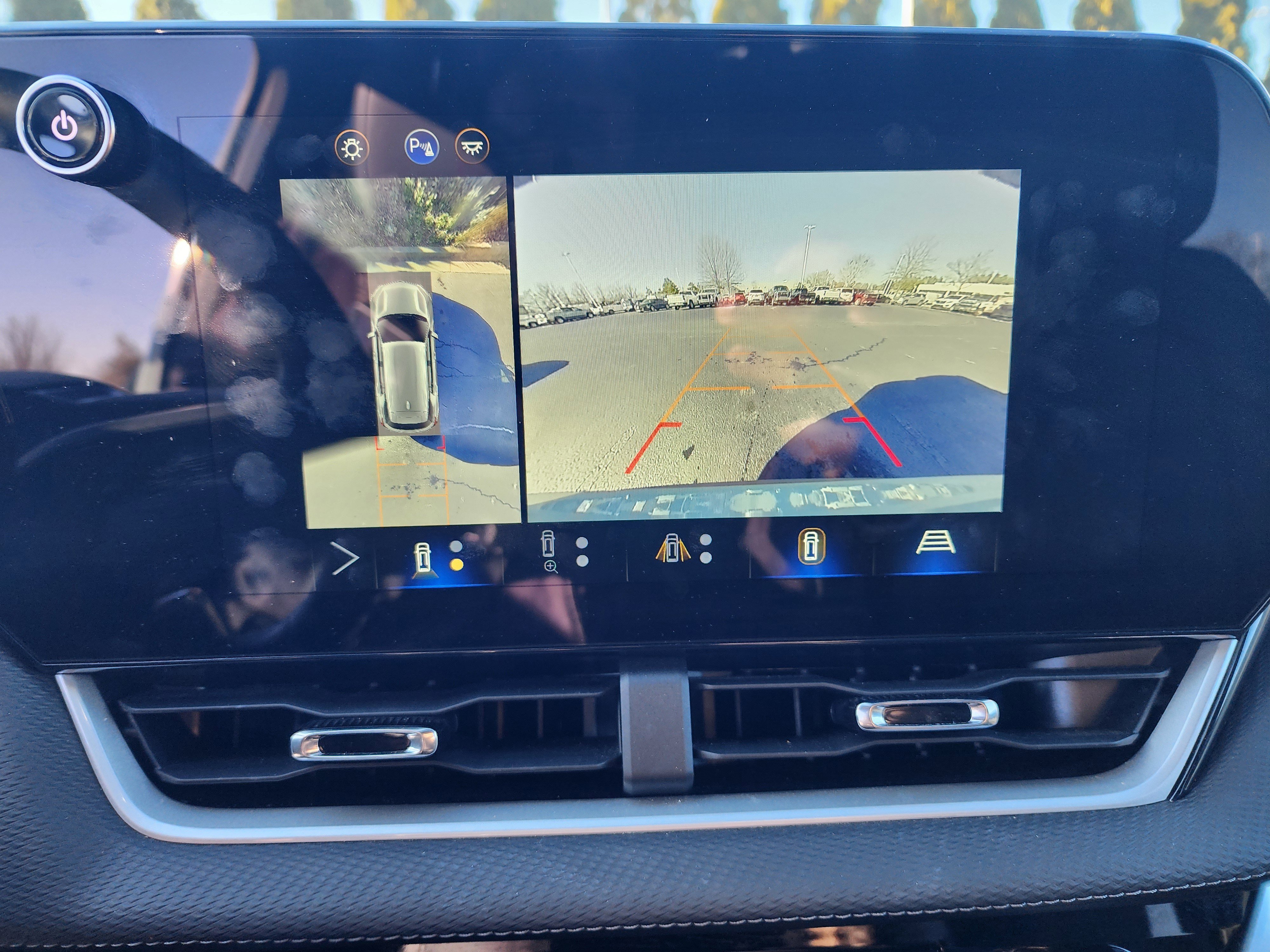 Used 2025 Chevrolet Equinox LT w/ Convenience Package II image 33