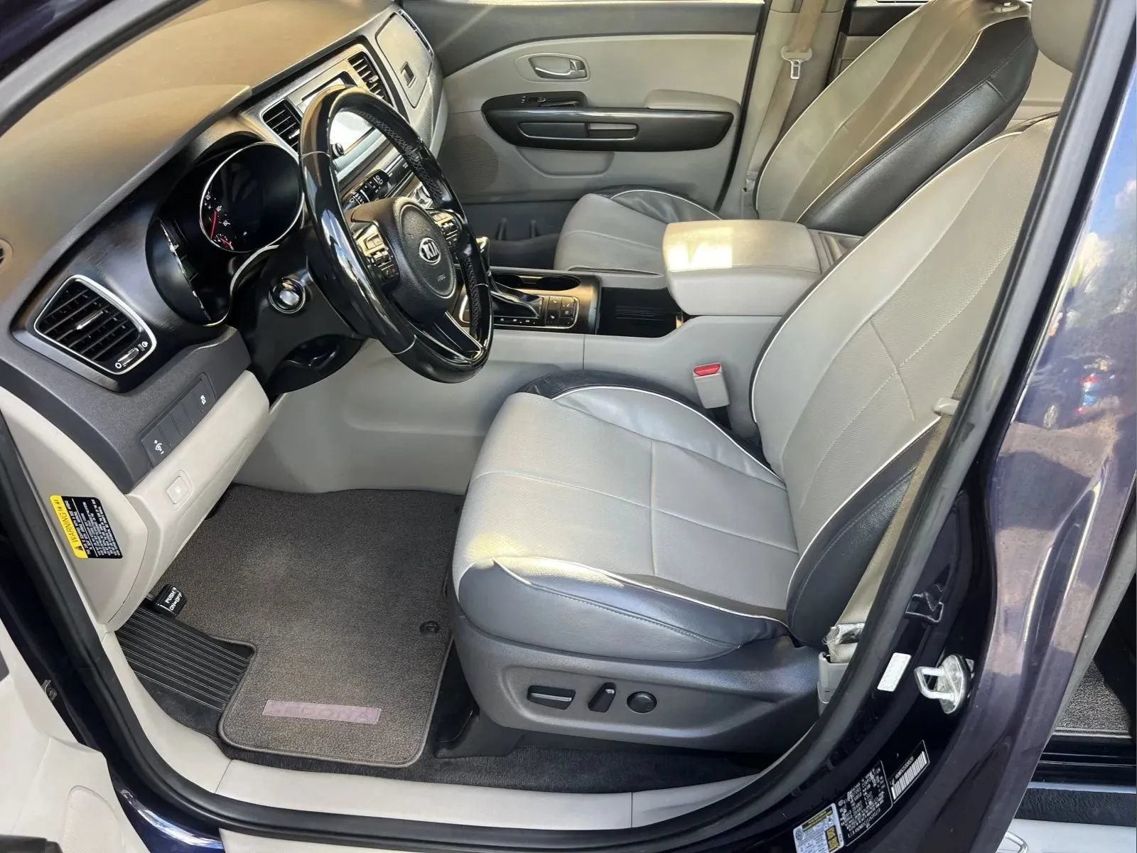 Used 2018 Kia Sedona LX w/ LX Essentials Premium Package FWD image 8