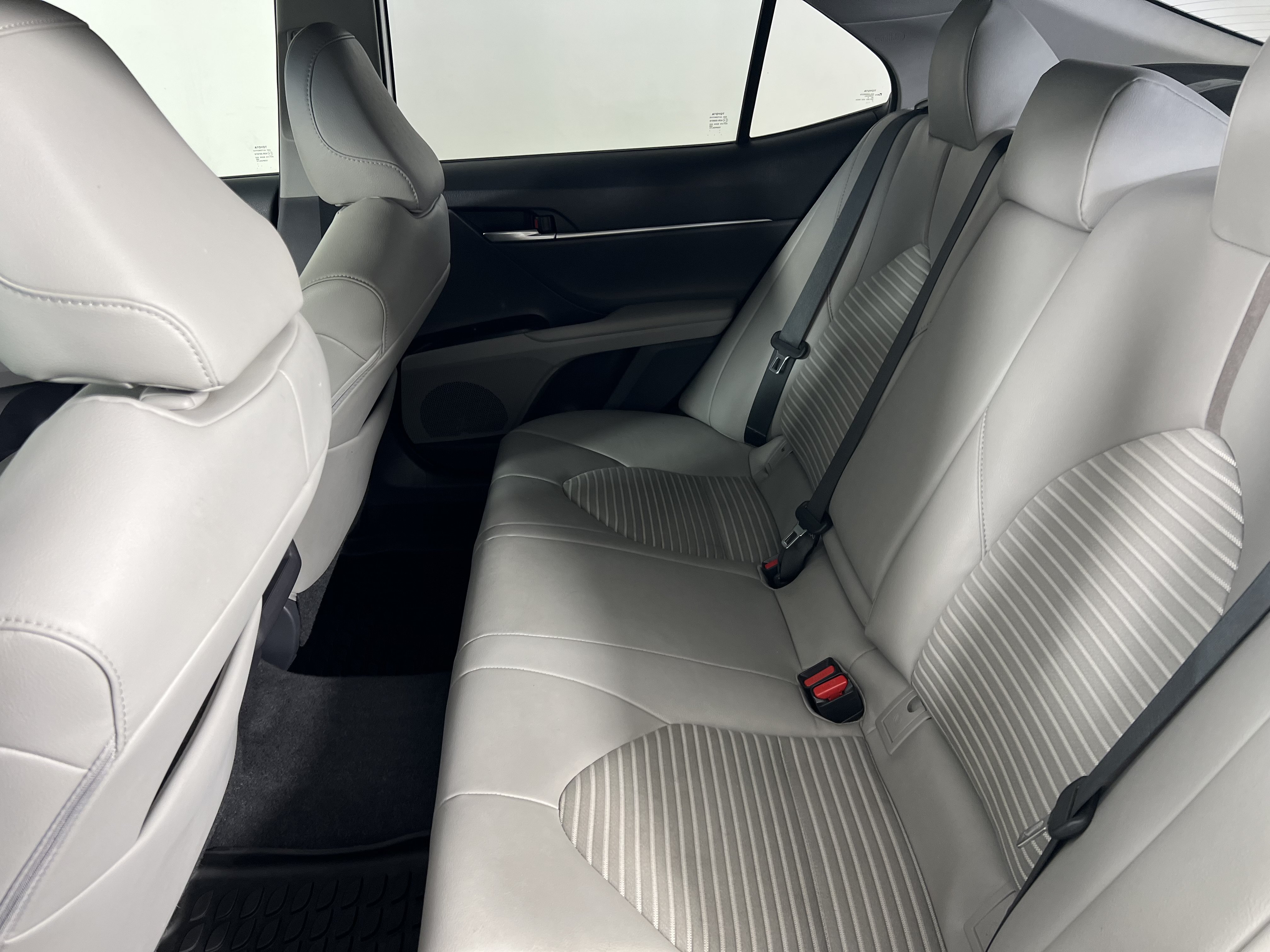 Used 2019 Toyota Camry SE FWD image 18