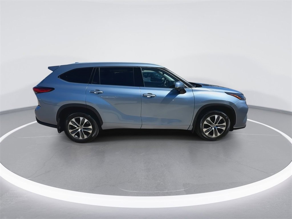 Used 2022 Toyota Highlander XLE image 13