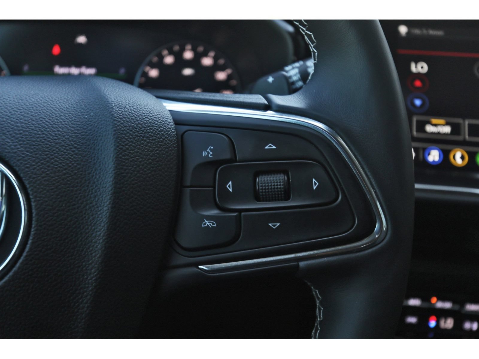 Used 2023 Buick Envision Preferred FWD image 19