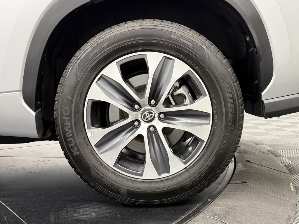 Used 2024 Toyota Highlander LE image 13