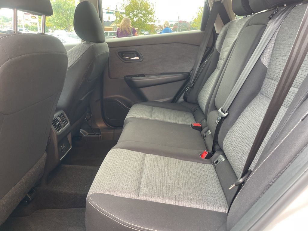 Used 2023 Nissan Rogue SV image 15