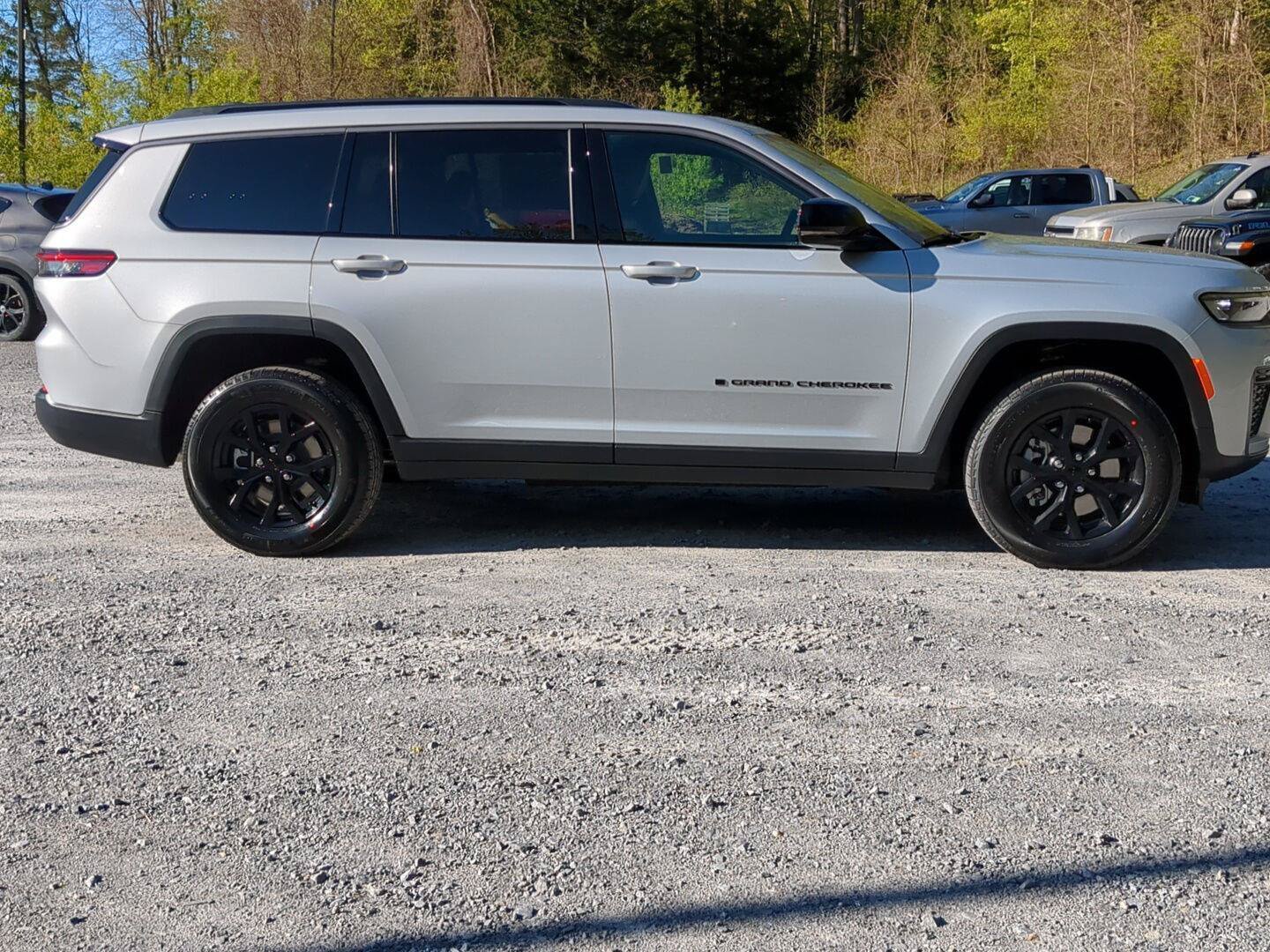 New 2026 Jeep Grand Cherokee L 4WD image 2