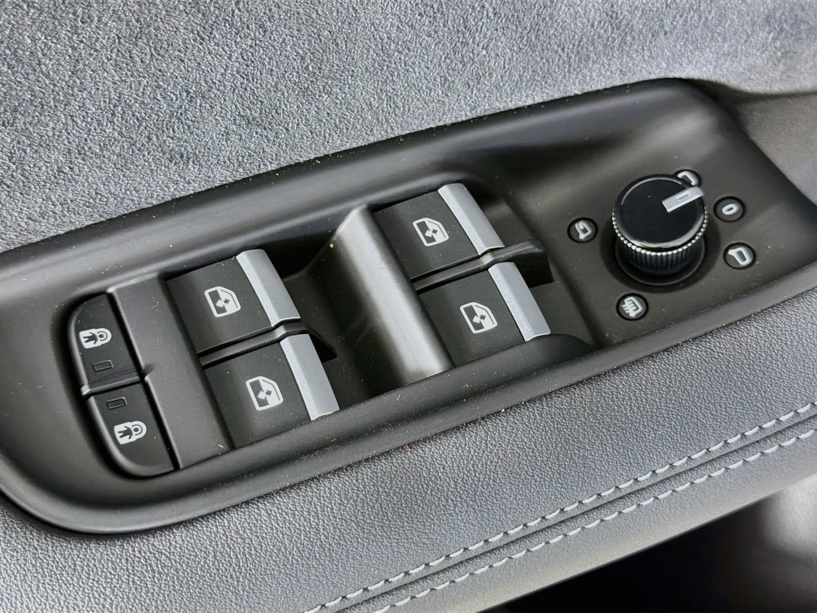 New 2026 Audi SQ8 Premium Plus AWD/4WD image 18