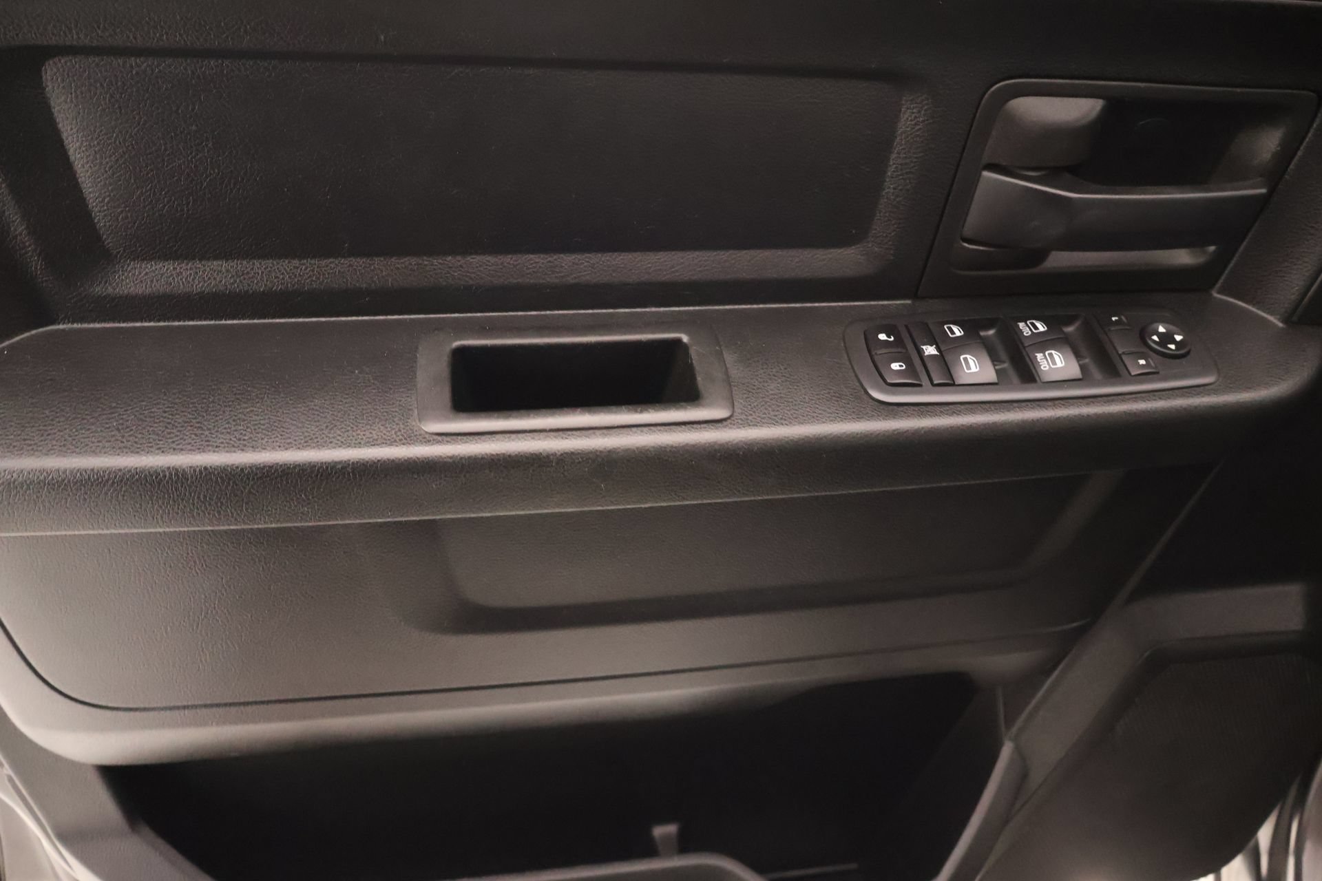 Used 2020 RAM 1500 Tradesman w/ Chrome Appearance Group RWD image 14
