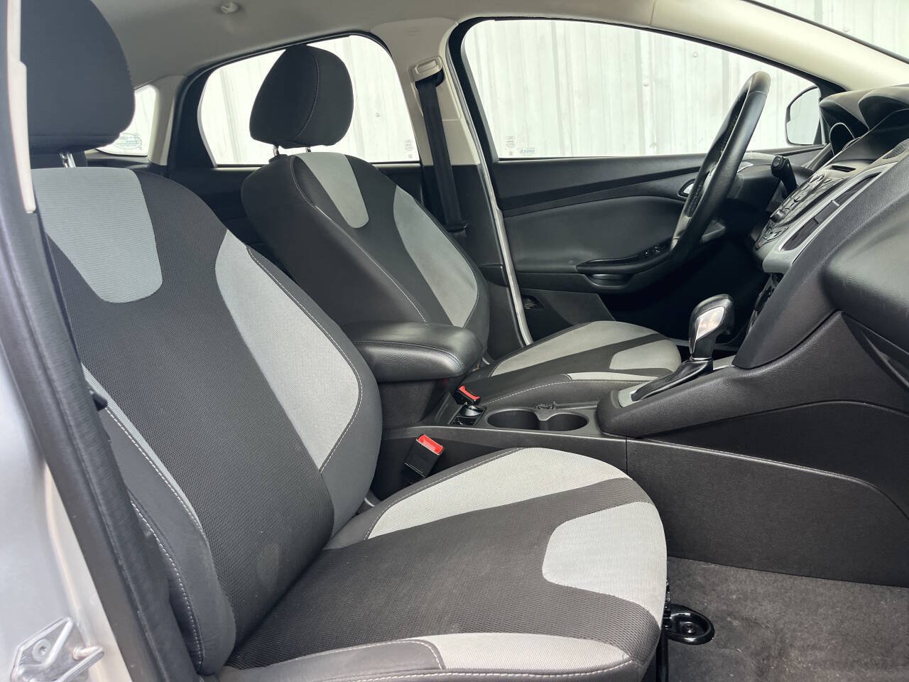 Used 2014 Ford Focus SE w/ SE Sport Package FWD image 16