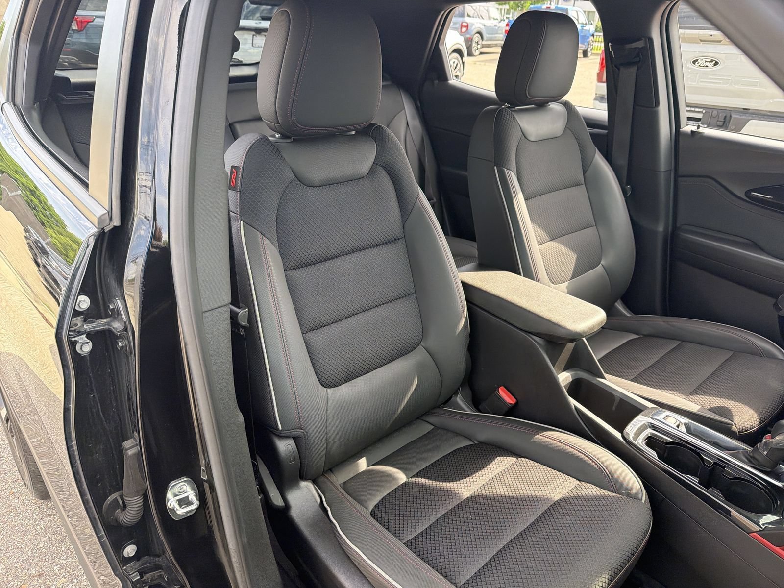 Used 2023 Chevrolet TrailBlazer RS w/ Convenience Package AWD/4WD image 29