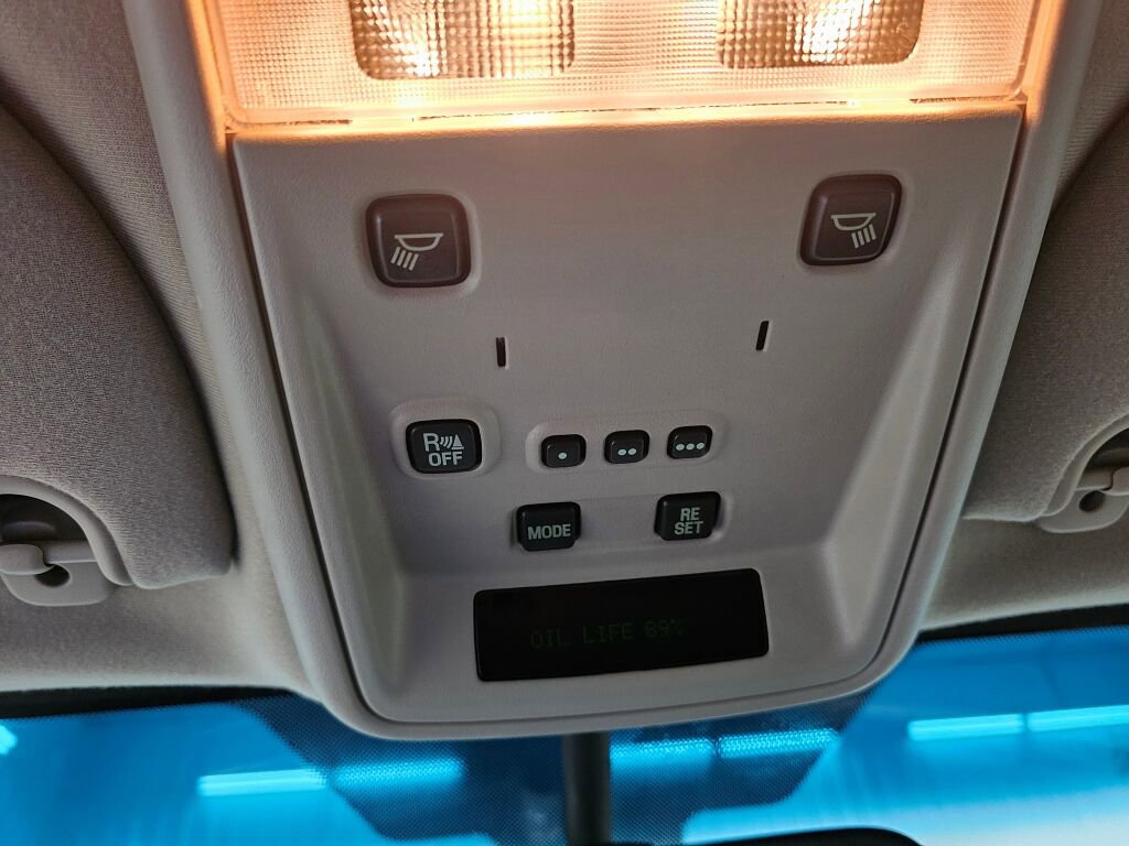 Used 2005 Lincoln Town Car Signature Limited image 20