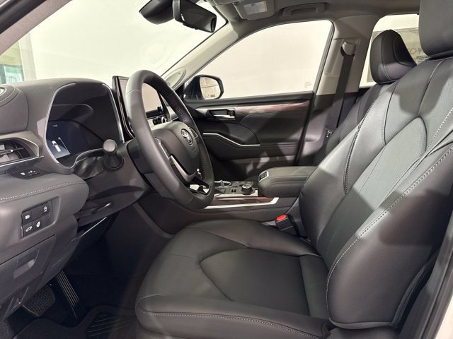 New 2026 Toyota Highlander Limited AWD/4WD image 16
