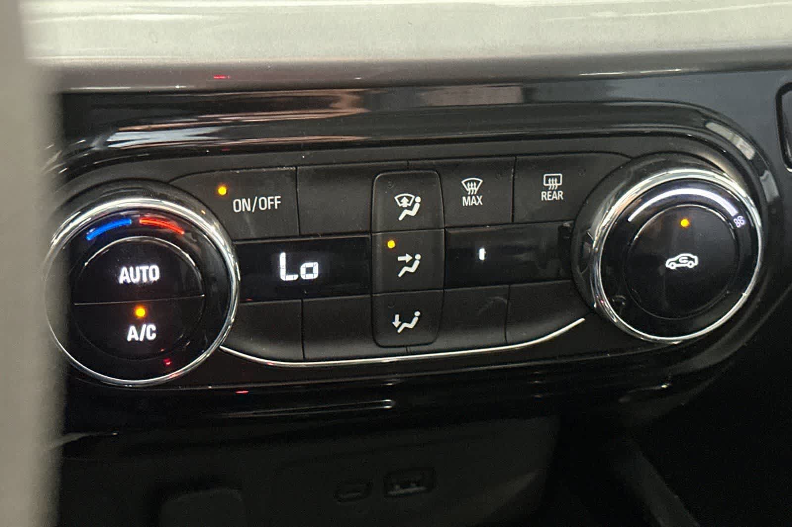 Used 2025 Chevrolet Trax LT FWD image 22