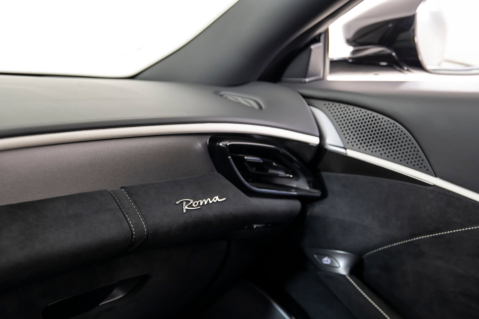 Certified 2022 Ferrari Roma RWD image 17