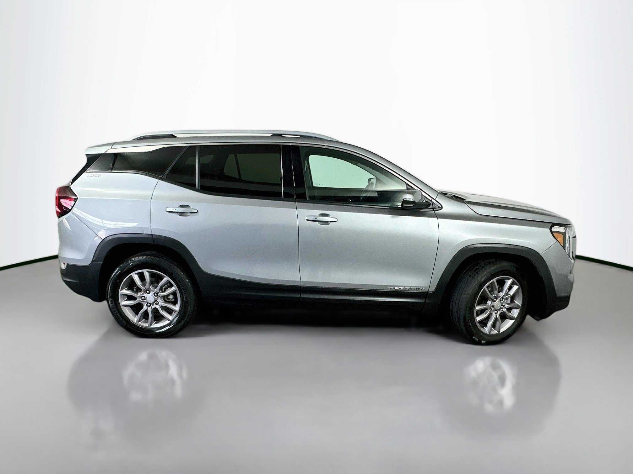 Used 2024 GMC Terrain SLT AWD/4WD image 8