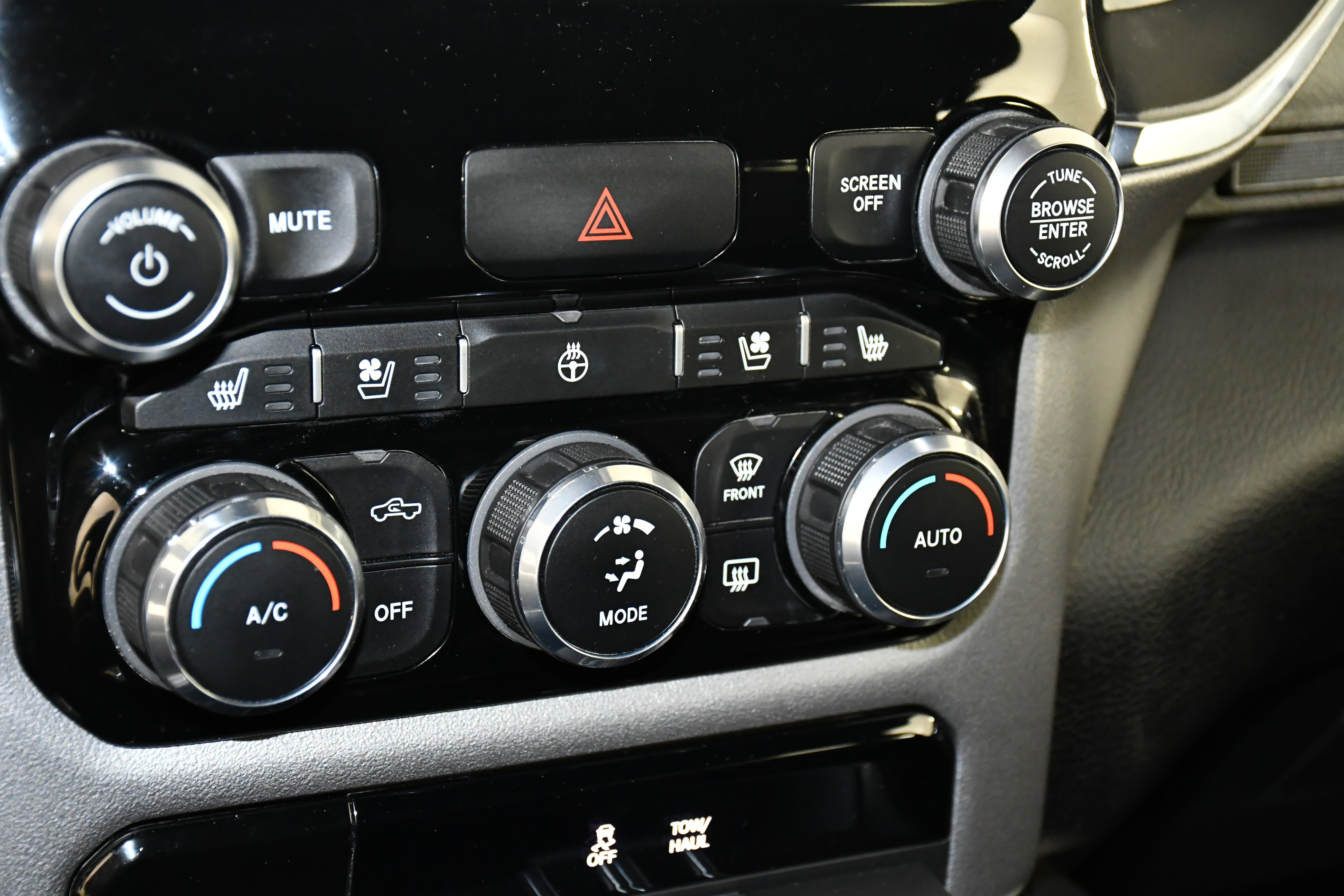 Used 2024 RAM 1500 Laramie image 30