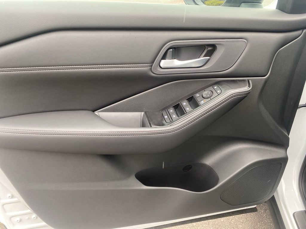 New 2026 Nissan Rogue SV image 10