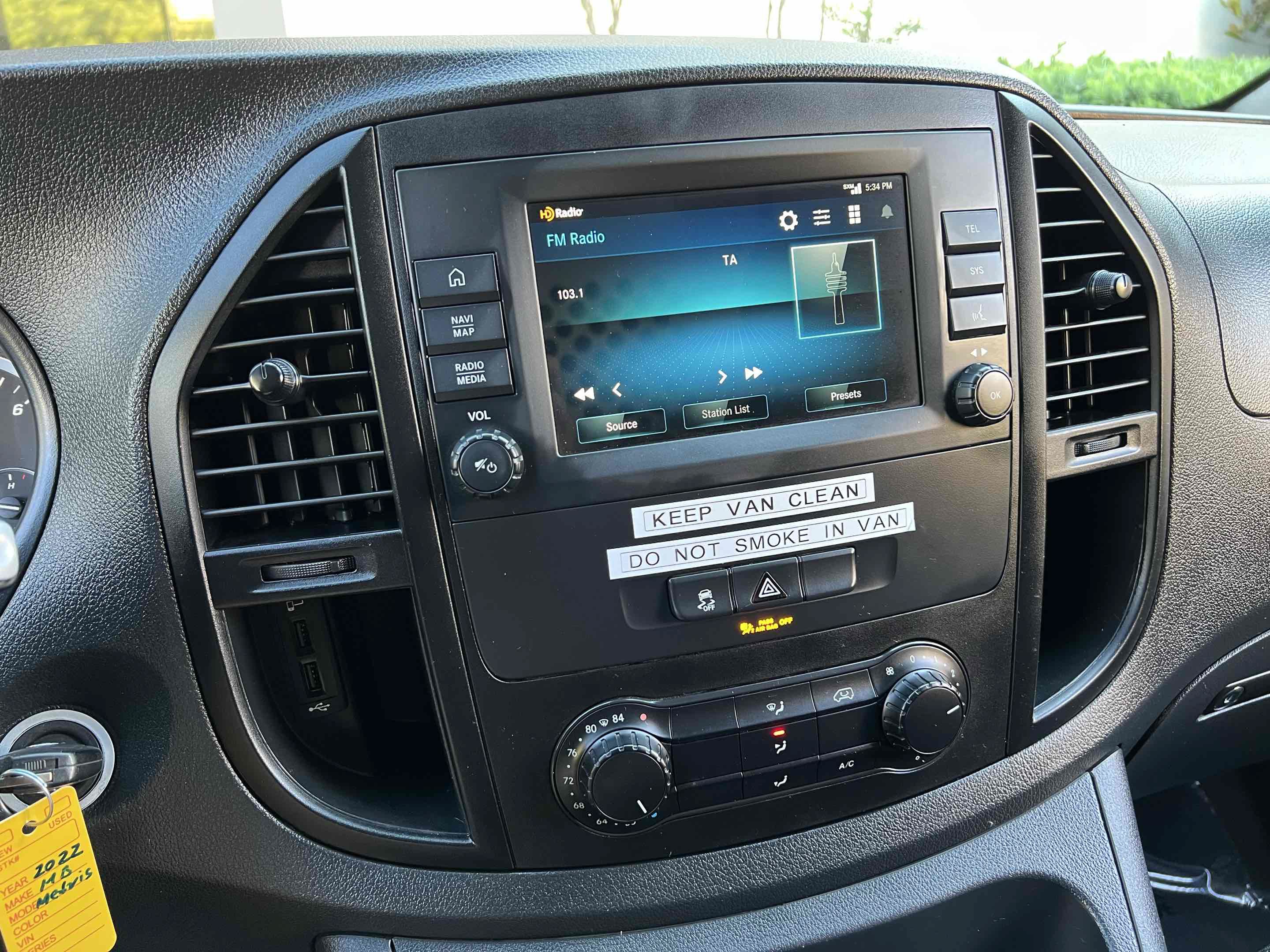 Used 2022 Mercedes-Benz Metris image 9