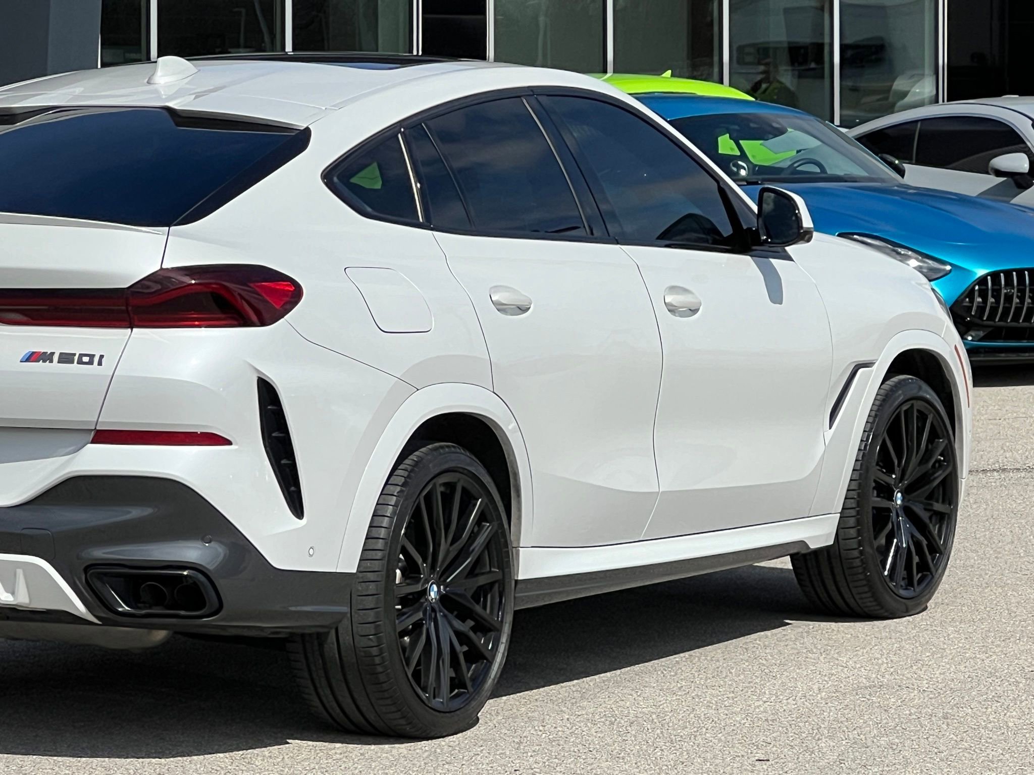 Used 2020 BMW X6 M50i w/ Executive Package image 11