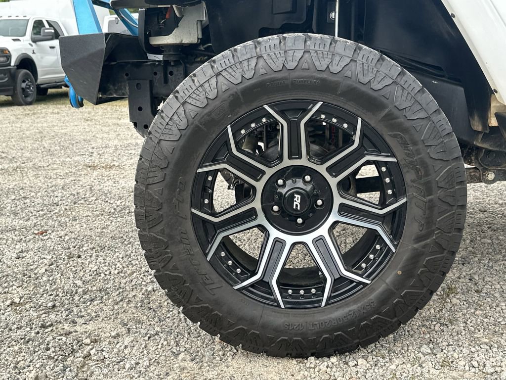 Used 2017 Jeep Wrangler Unlimited Sahara image 11