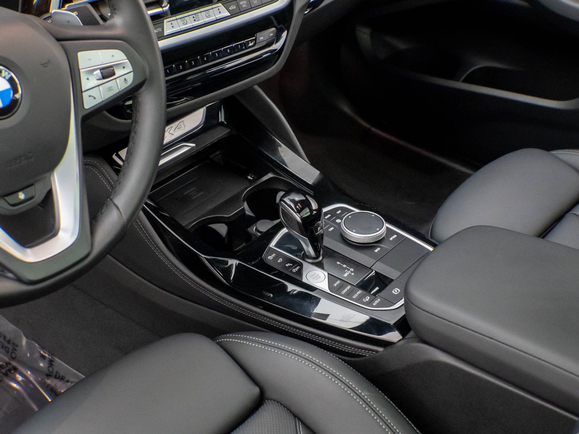 Certified 2025 BMW X4 xDrive30i image 13