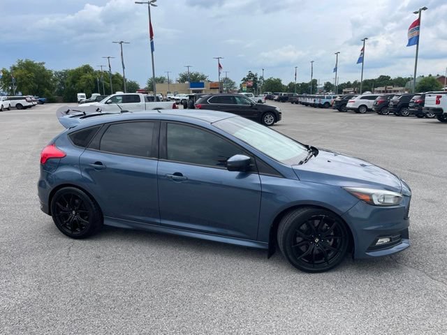 Used 2018 Ford Focus ST FWD image 2