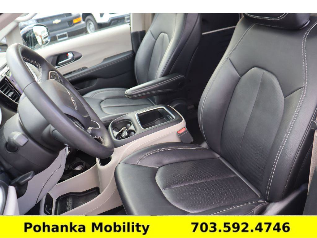 Used 2024 Chrysler Pacifica Touring-L image 28