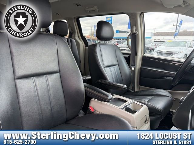 Used 2014 Chrysler Town & Country Touring FWD image 12