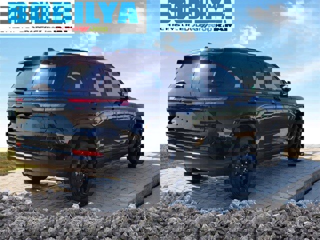 New 2025 Jeep Grand Cherokee Limited w/ Black Appearance Package image 3