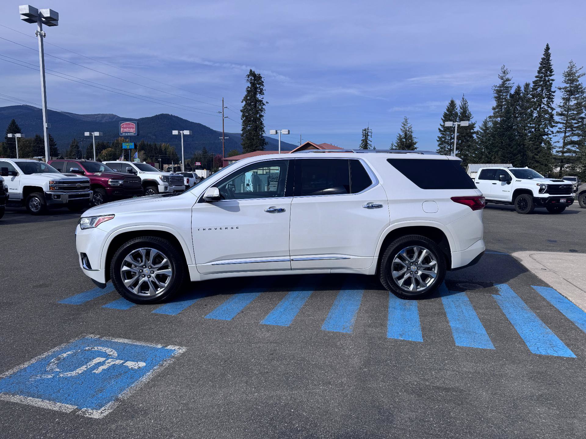 Used 2019 Chevrolet Traverse Premier w/ LPO, Floor Liner Package AWD/4WD image 4
