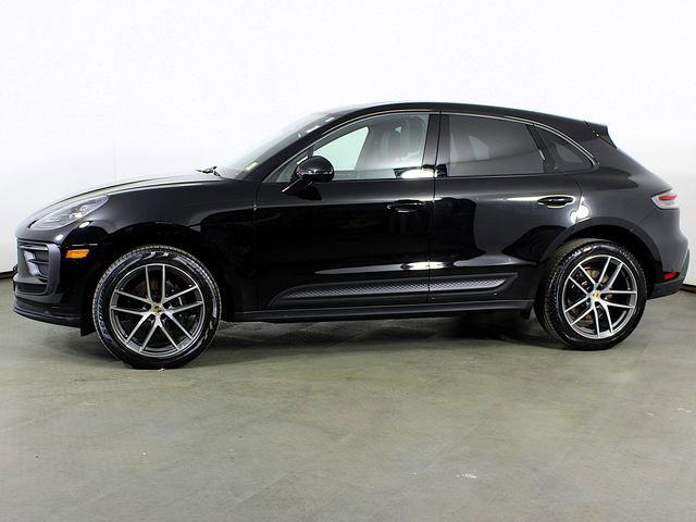 Certified 2024 Porsche Macan image 2
