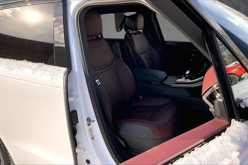 Used 2025 Land Rover Range Rover Sport Dynamic SE image 28