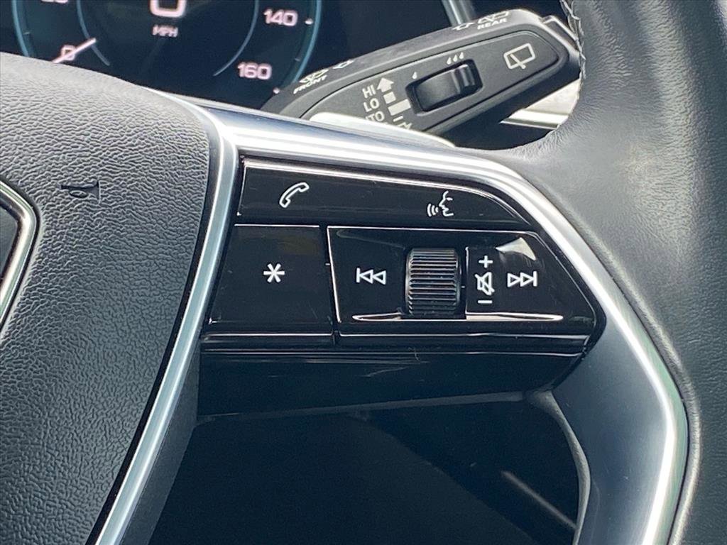 Used 2024 Audi Q8 e-tron Premium image 5