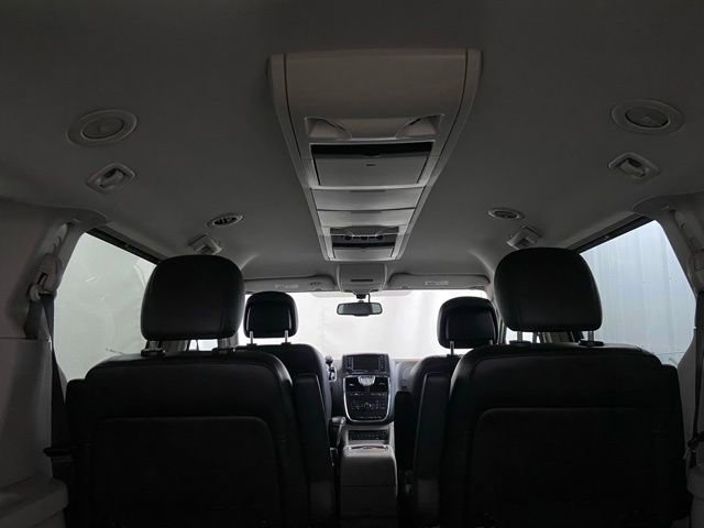 Used 2012 Chrysler Town & Country Touring-L w/ Premium Group FWD image 17