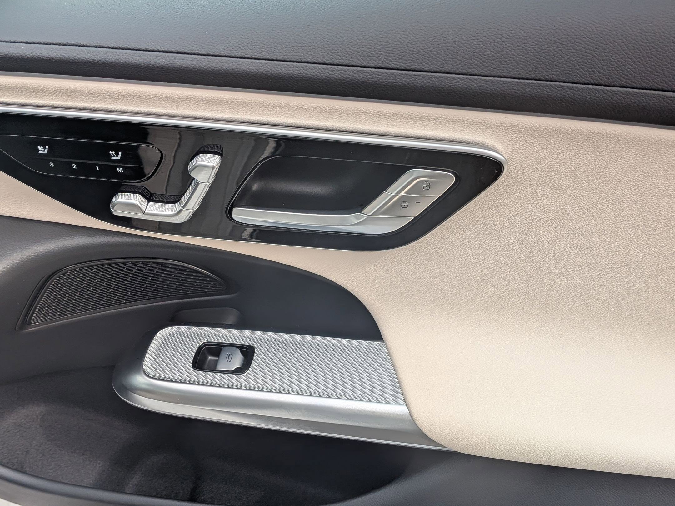 Used 2025 Mercedes-Benz E 450 4MATIC Sedan image 37