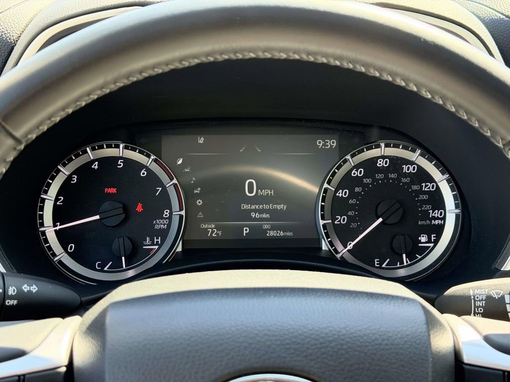 Used 2025 Toyota Highlander XLE AWD/4WD image 9