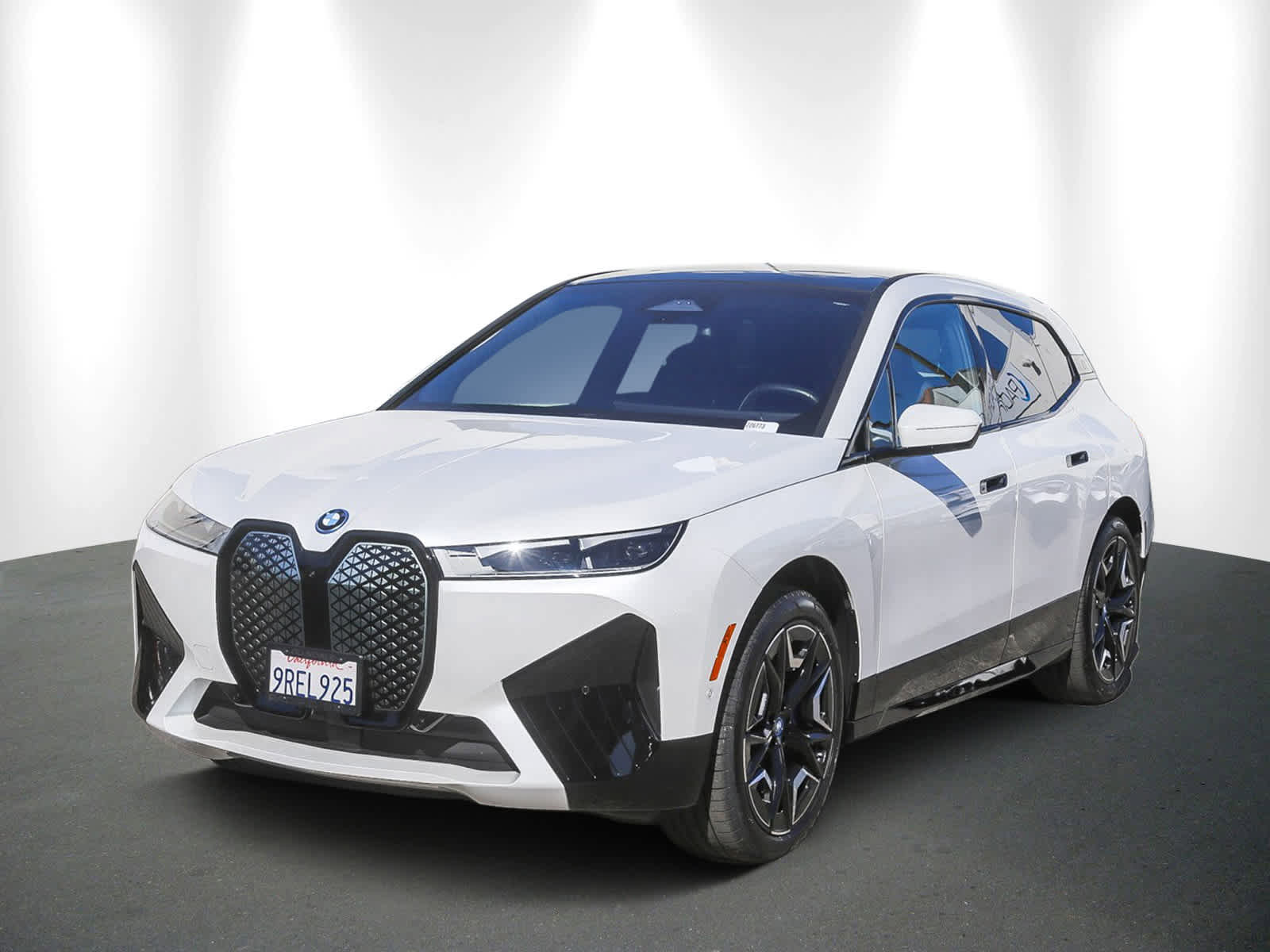 Used 2025 BMW iX xDrive50 w/ Sport Package image 3