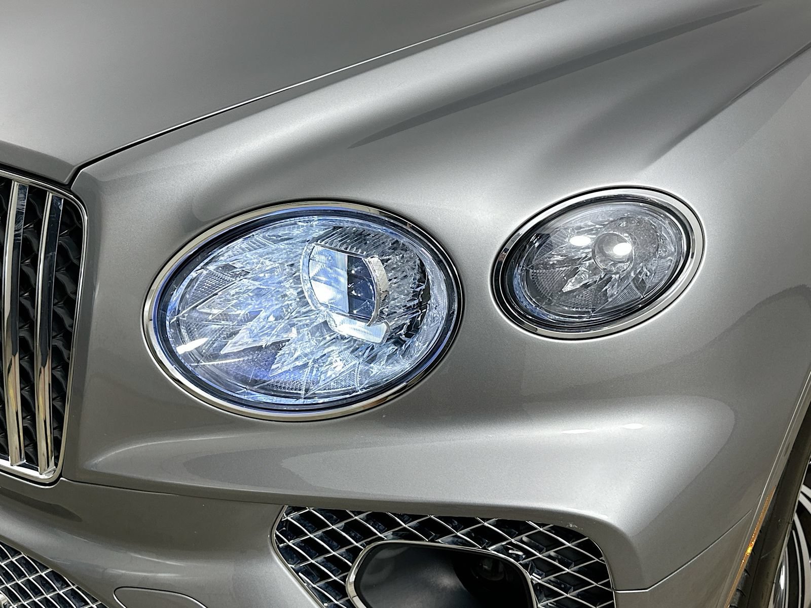 Used 2023 Bentley Bentayga Extended Wheelbase AWD/4WD image 57