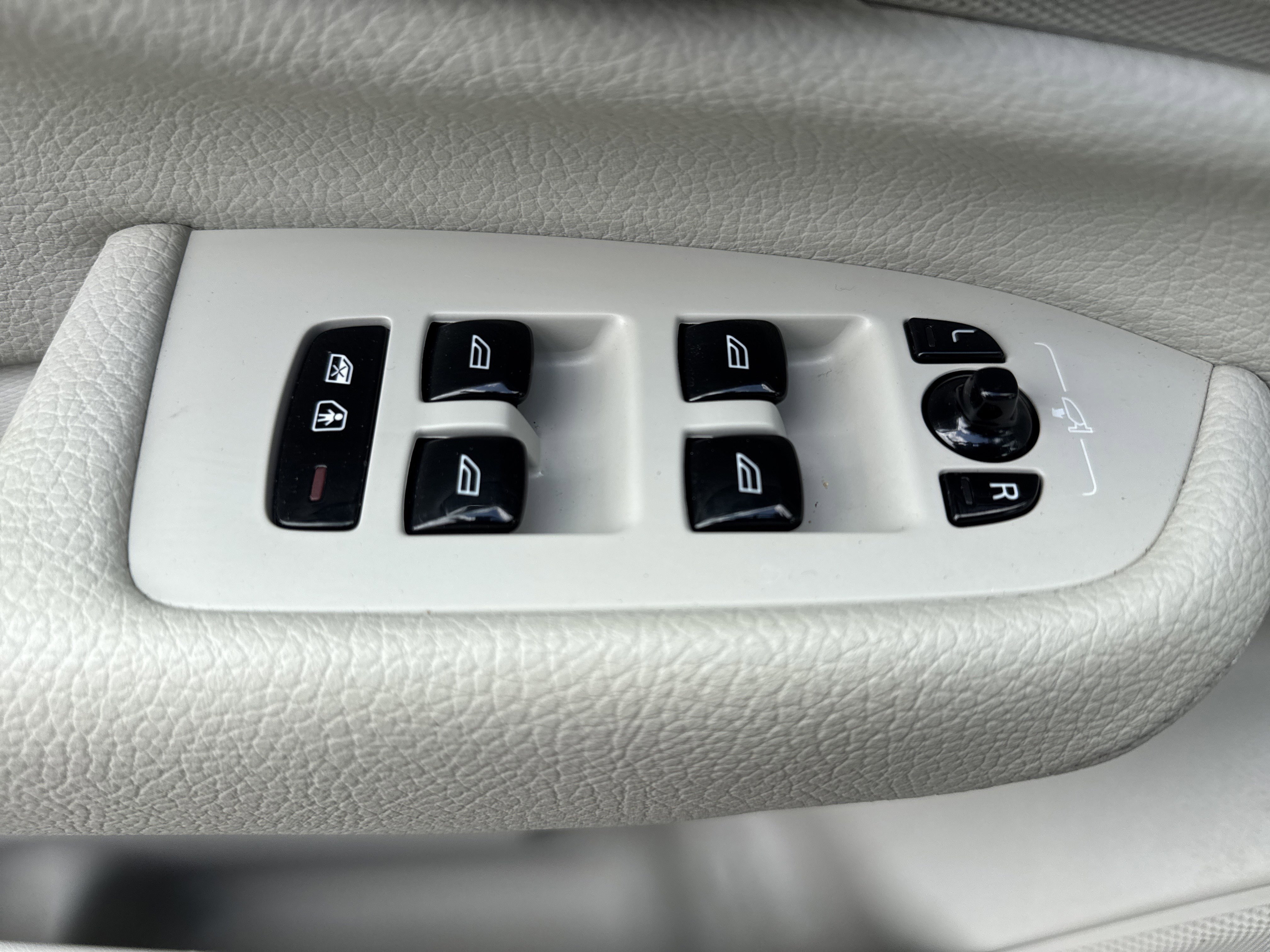 Used 2019 Volvo XC90 T6 Momentum w/ Advanced Package AWD/4WD image 14