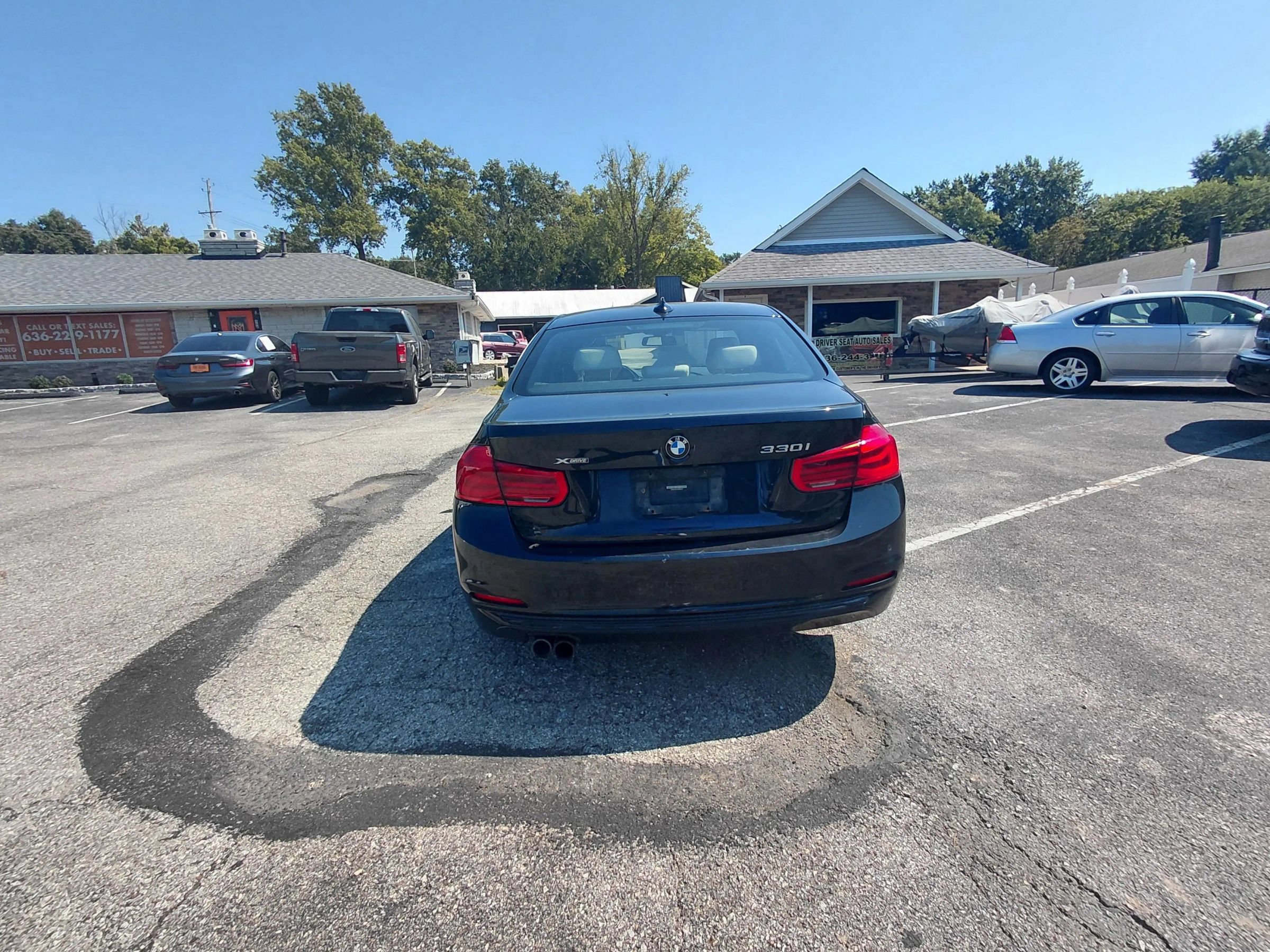 Used 2017 BMW 330i xDrive Sedan AWD/4WD image 4