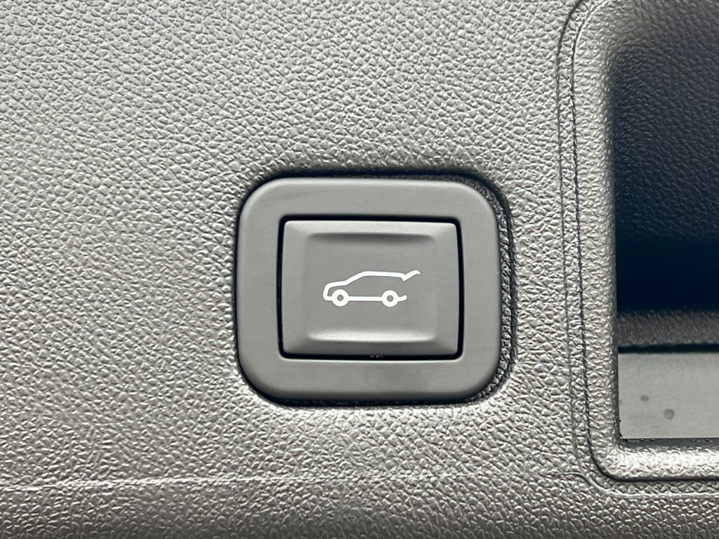 Certified 2024 GMC Terrain SLT w/ Infotainment Package II image 38