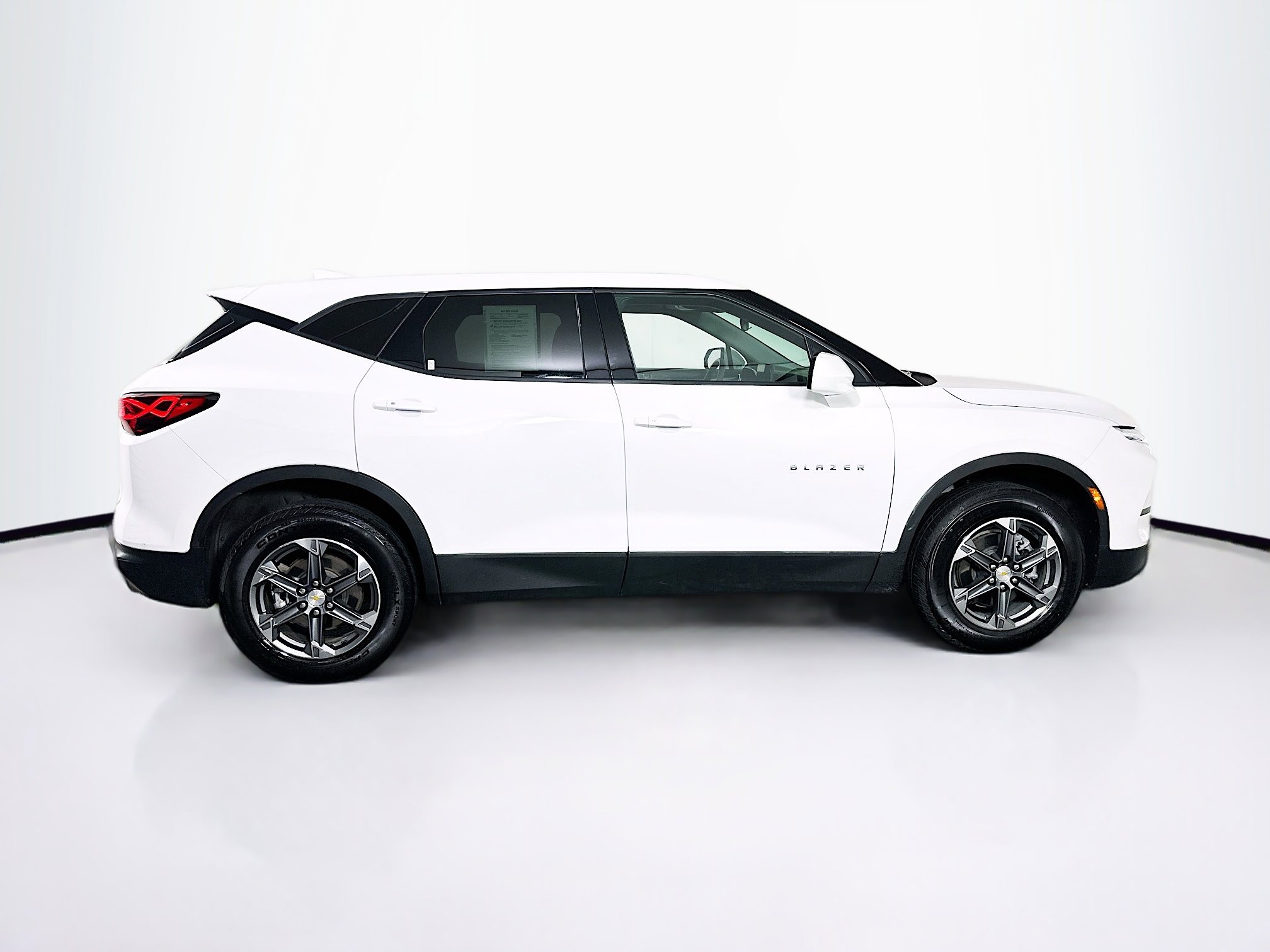 Used 2025 Chevrolet Blazer LT FWD image 10
