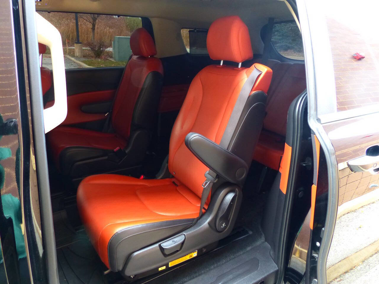 Used 2025 Kia Carnival EX image 38