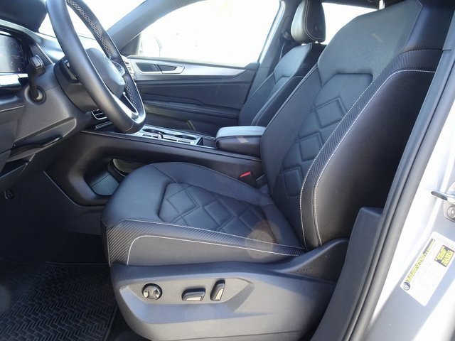 Used 2025 Volkswagen Atlas Cross Sport SE image 7