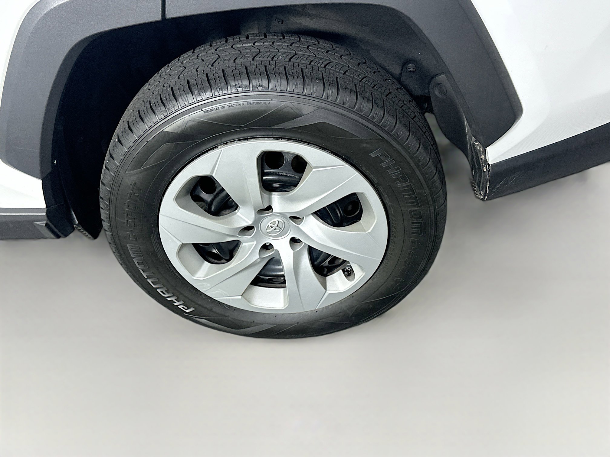 Used 2020 Toyota RAV4 LE FWD image 11