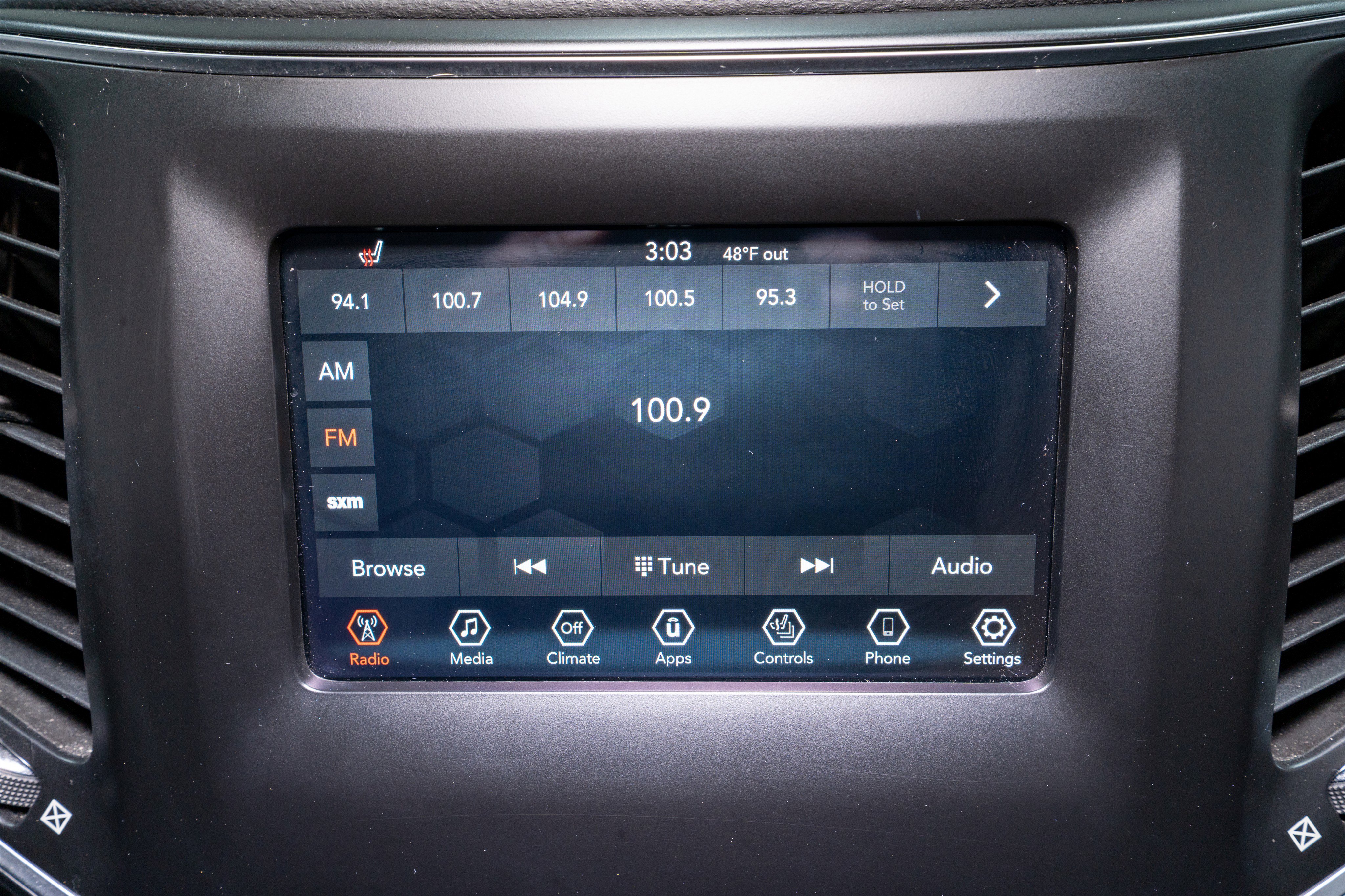 Used 2019 Jeep Cherokee Latitude Plus w/ Cold Weather Group image 16